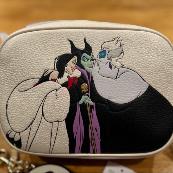 COACH X DISNEY : mini Jamie camera bag with Disney Villains - Picture 3 of 8